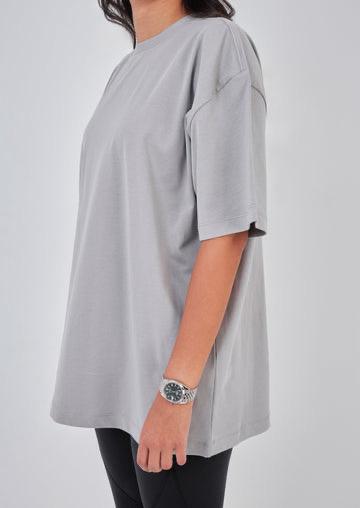grey short sleeves t shirt